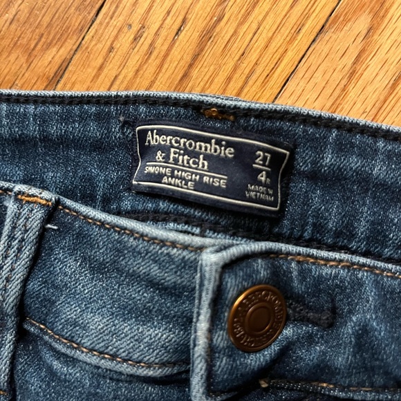 Abercrombie denim - Picture 2 of 3